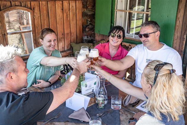 Scheffau_Kulinarikwanderung_BierischGut_Anstoß