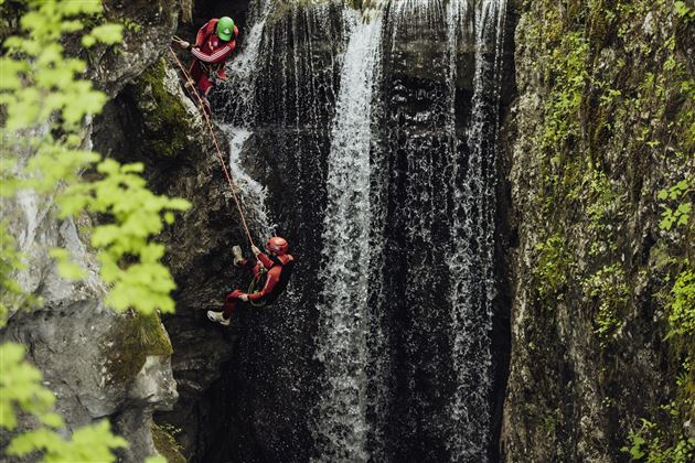 Wilder_Kaiser_Canyoning_Wasserfall_Abseilen