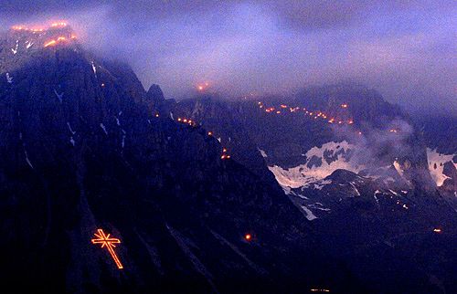 WK_WK_229_Sonnwendfeuer-im-Wilden-Kaiser_TVB-Wilder-Kaiser_web.jpg
