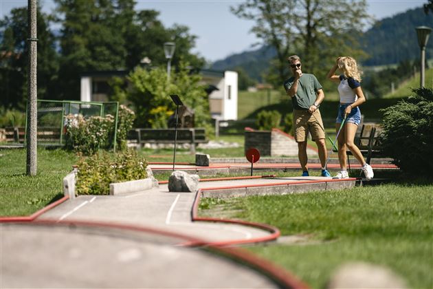 Minigolf mit Menschen