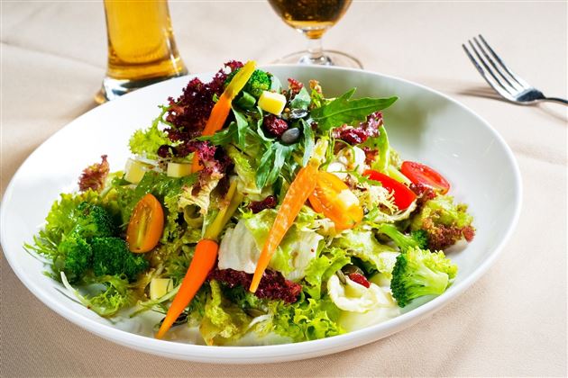 Salat-Restaurant-Hotel-AlpenSchloessl-Soell