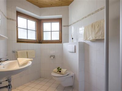 Brixnerwirt_Dorfstrasse_94_Brixen_Zimmer_24_Badezi