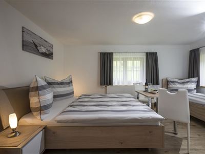 Dreibettzimmer