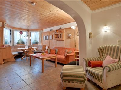 Ferienwohnung-Julia-Ellmau-Kirchbichl-53-Wohnzimme