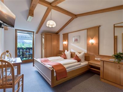 Freihof_Holzham_108_Westendorf_05_2022_Zimmer_Golf