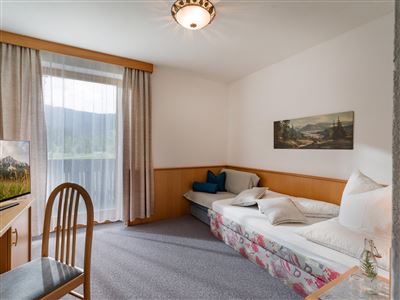 Freihof_Holzham_108_Westendorf_05_2022_Zimmer_Sonn