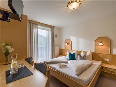 Freihof_Holzham_108_Westendorf_05_2022_Zimmer_Stei