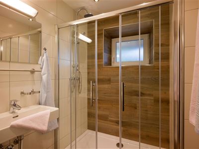 Gaestehaus_Staffner_Kirchberg_Chalet_1_Badezimmer