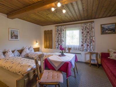 Haus-Jaworek-Wörgl-Doppelzimmer-Dreibettzimmer