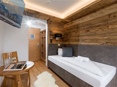 Hotel_Tennenwirt_Dorf_135_Soell_04_2021_Zimmer_211