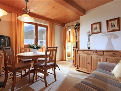 Landhaus-Bachler-Loise-Feuringweg-27-Brixen-Wohnzi