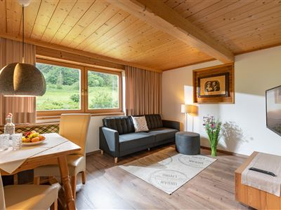 Muehlberghof_Steinerner_Tisch_17_Ellmau_05_2024_Su