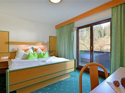 Pension-Aloisia-Scheffau-Am-Trattenbach-3-Familie-
