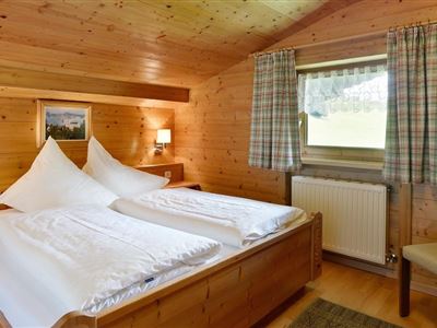 pension-itter_hoelzl-schlafzimmer-1