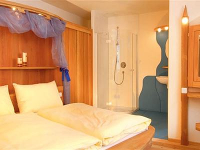 regenbogen-zimmer-landhaus-strasser-soell-1140x570