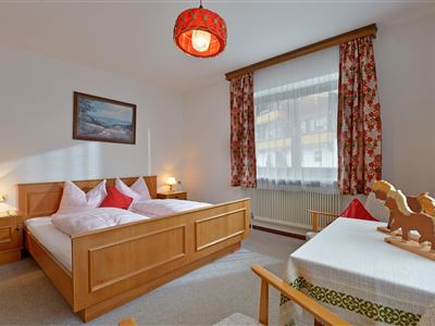 Schlafzimmer 1