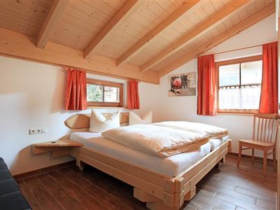 Schlafzimmer 1