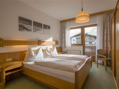 Schlafzimmer 1