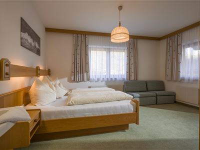 Schlafzimmer 1