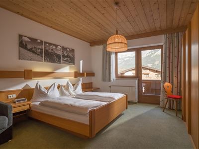 Schlafzimmer 1