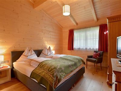 Schlafzimmer 1