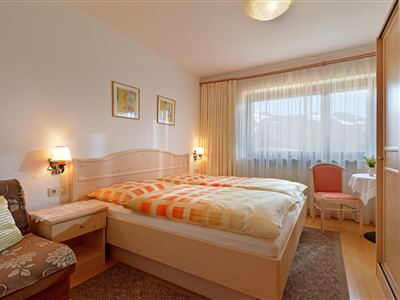 Schlafzimmer 1