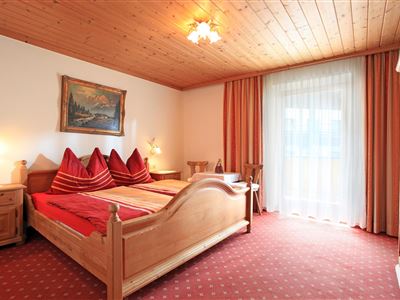 Schlafzimmer 1