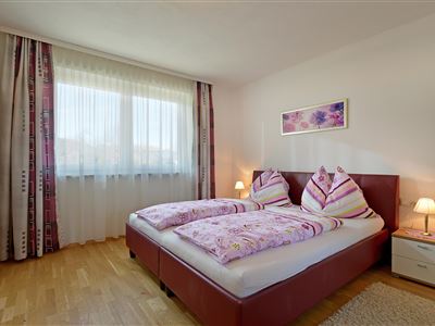 Schlafzimmer 1