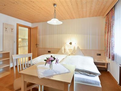 Schlafzimmer 1