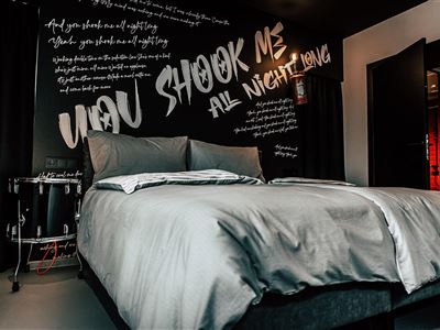 Söll_AparthotelOldSchool_Schlafzimmer_WilderKaiser
