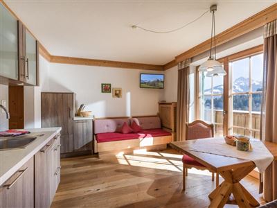 Wohnküche mit Sofa