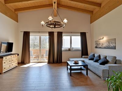 Wohnraum mit Südbalkon Superior