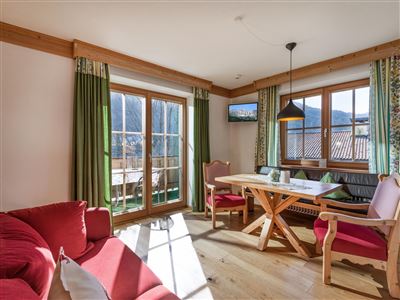 Wohnstube mit Sonnenbalkon
