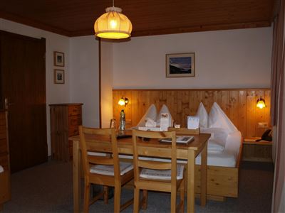 Zimmer 8