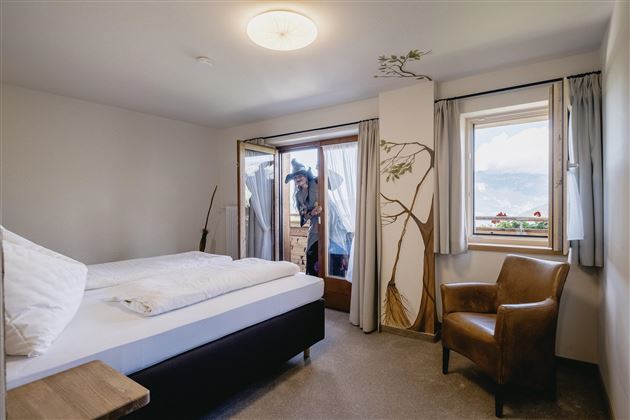 Alpengasthof_Zimmer mit Hexe Balkon1_Egger Florian