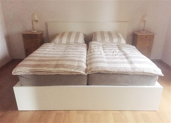 Ap 107 Schlafzimmer mit Zugang zum Balkon
