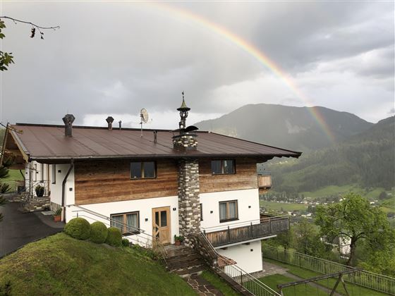 Apartmenthaus im Regenbogen