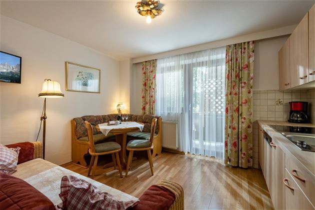 App.Nr.2 , Küche mit Balkon  Ostseite