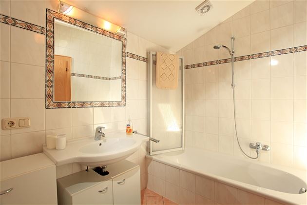 App_gross_Badezimmer