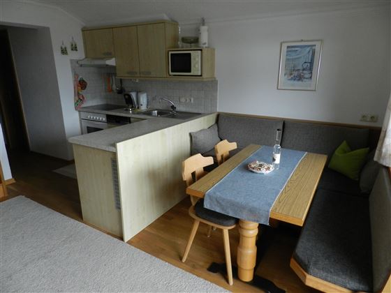 Appartement 1 combined kitchen and living room