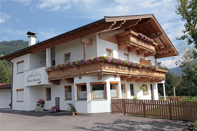 Appartement-Haus-Roland-Salvenberg-Haus-Sommer.jpg