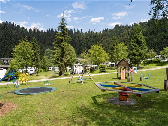 Außen Spielplatz2
