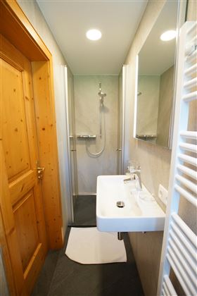 Zusatzbad von Zimmer 3 des Ellmauer Tor Appartements Bild Nr. 1.
