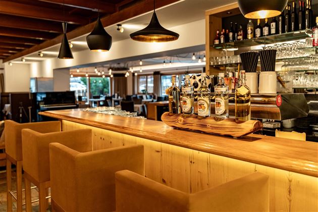 Hotel Hochfilzer bar area