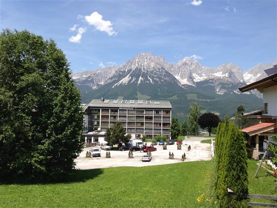 Berghof außen Sommer