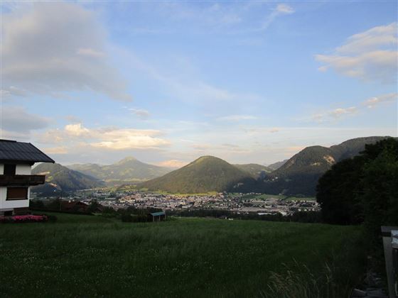 Blick von den Appartements nach Wörgl und Skigebie