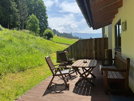 Blick von der Terrasse App.3 Schlafzimmer.
