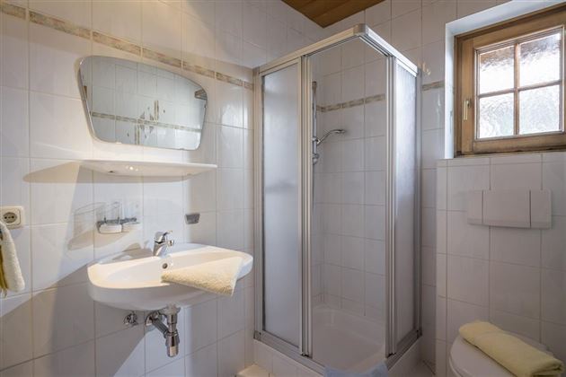 Brixnerwirt_Dorfstrasse_94_Brixen_Zimmer_23_Badezi