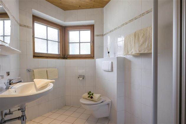 Brixnerwirt_Dorfstrasse_94_Brixen_Zimmer_24_Badezi