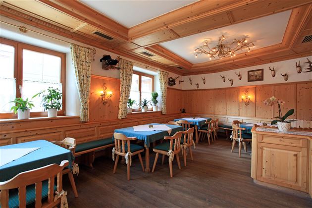 Cafe-Heim-Hubert-Bahnhofstrasse-1-Kirchberg-Gastst